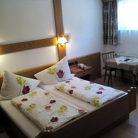 Gaestehaus Alpenruh * Holzgau