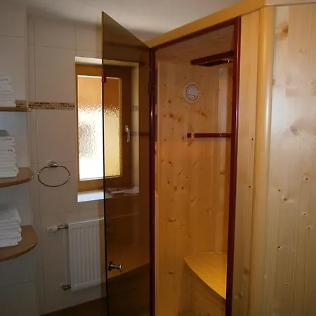 Gaestehaus Alpenruh * Holzgau