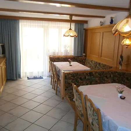 Gaestehaus Alpenruh * Holzgau