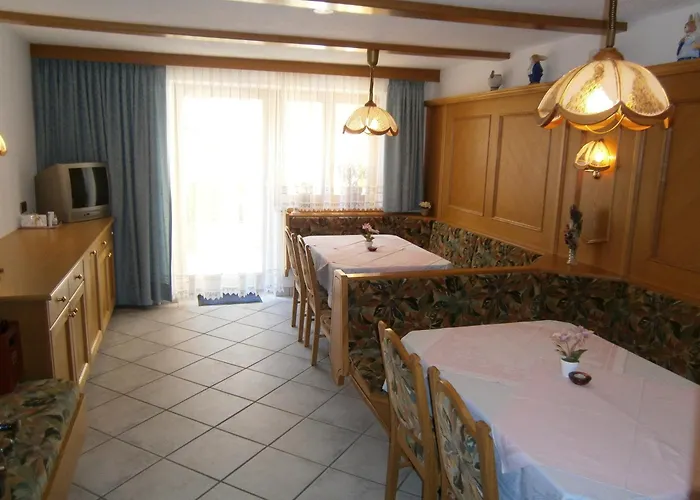 Gaestehaus Alpenruh * Holzgau